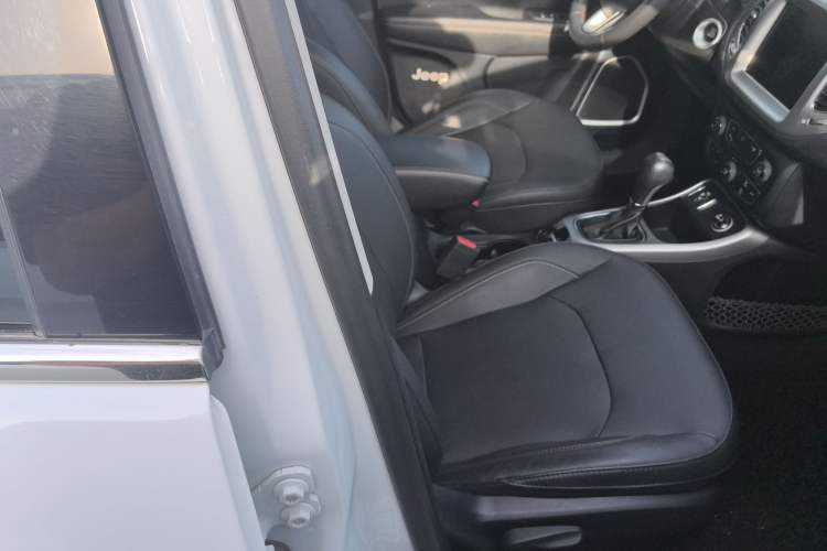 Used  Compass 2017 200T Automatic Family Edition
