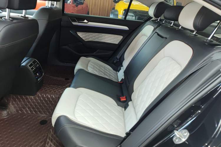 Used Volkswagen Magotan 2025 Revised Version Zhongxiang Edition 330TSI DSG Luxury Trim
