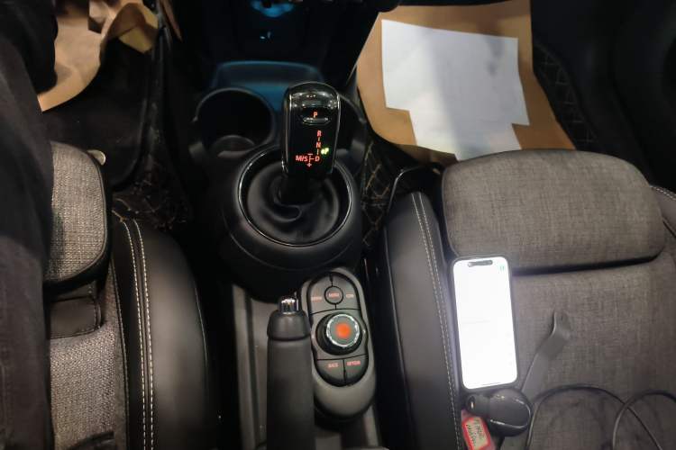 Used  MINI 2019 1.5T COOPER Classic Edition Five-Door Version
