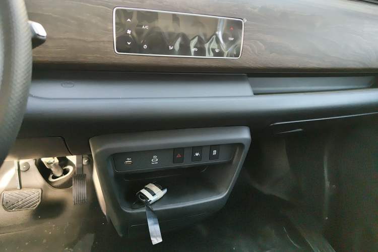 Used Ruichi EC75 2025 Model Passenger Vehicle Smart Driving Edition Pioneer I 41.5 kWh