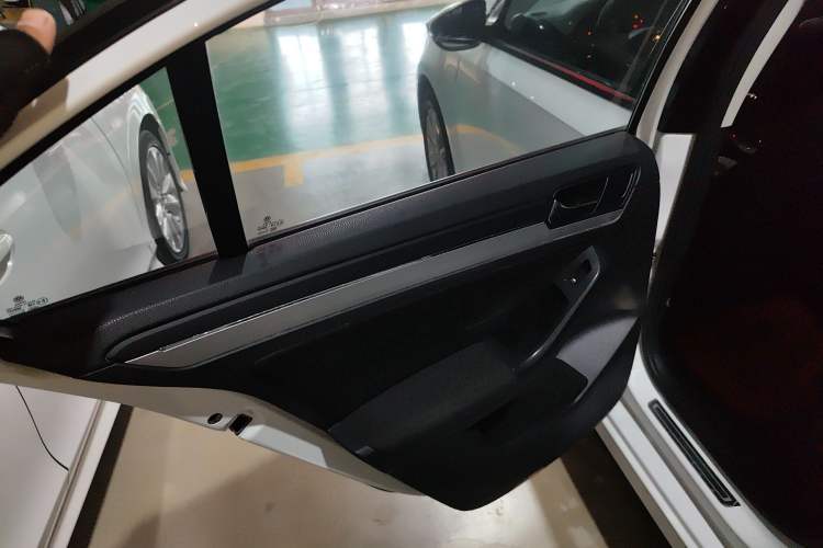 Used Volkswagen Sagitar 2018 1.6L Automatic Fashion Model