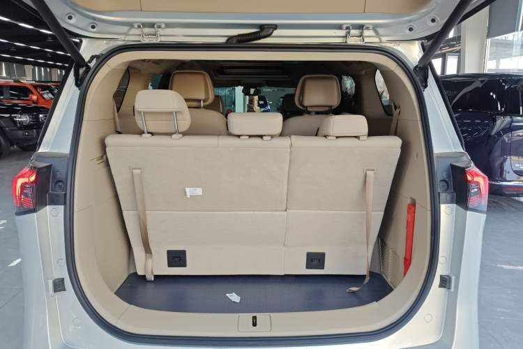 Used Buick GL8 New Energy 2025 Lu Shang Luxury Edition 7-Seater
