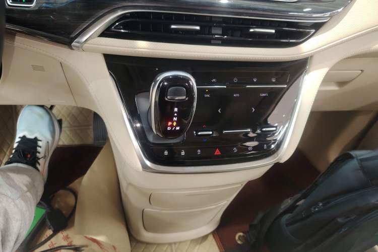 Used Buick GL8 2023 ES Lu Zun Deluxe Model
