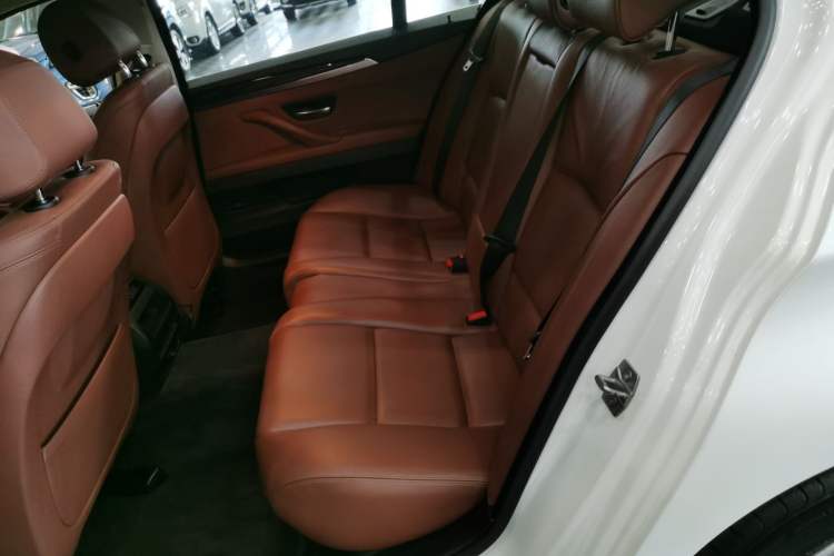 Used BMW 5 Series 2014 520Li Elegant Model
