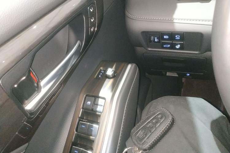 Used Toyota Crown Kluger 2022 2.5L HEV Four-Wheel Drive Flagship Edition
