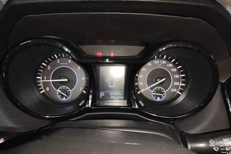 Used JMC Yusheng S350 2016 2.0T Automatic Two-Wheel Drive Gasoline Luxury Version with Sunroof 5 Seats
