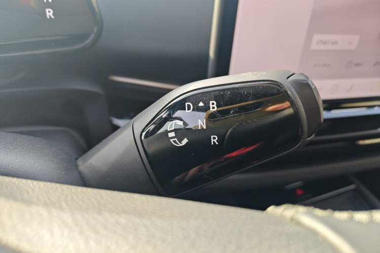 Used Volkswagen ID.UNYX 2024 Pro Long-Range Version
