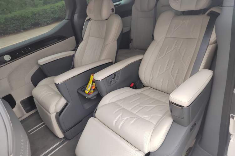 Used Zeekr 009 2024 7-Seater Aisle Version 108 kWh