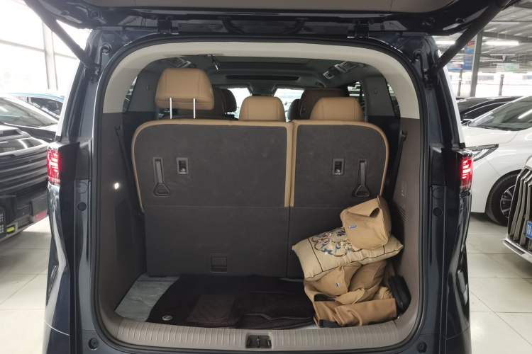 Used Denza D9 2022 DM-i 970 Four-Wheel Drive Prestige Model
