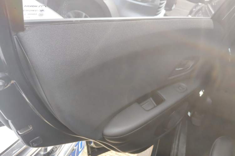 Used Honda Vezel 2022 1.5L CVT Phantom Night Pioneer Edition
