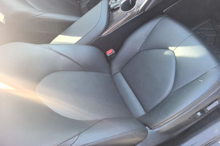 Used Toyota Camry 2019 Revised Version 2.0G Luxury Edition
