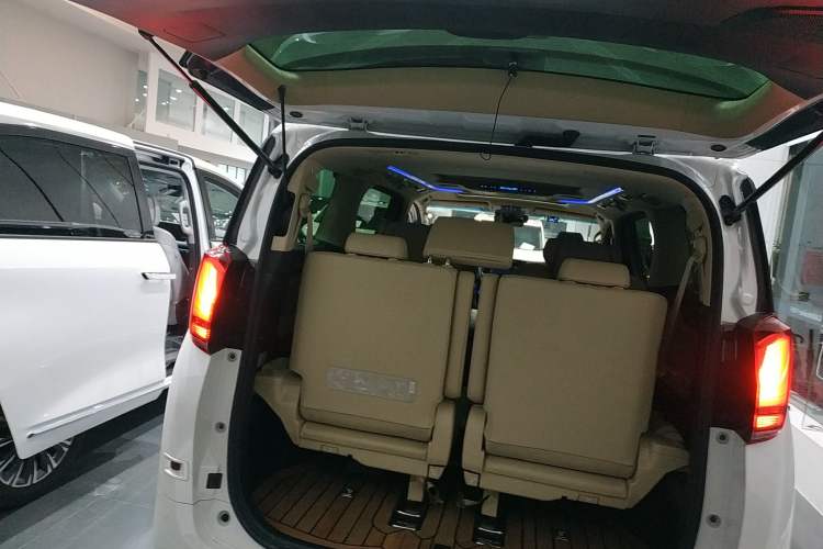 Used Toyota Alphard 2021 Dual-Motor 2.5L Premium Edition
