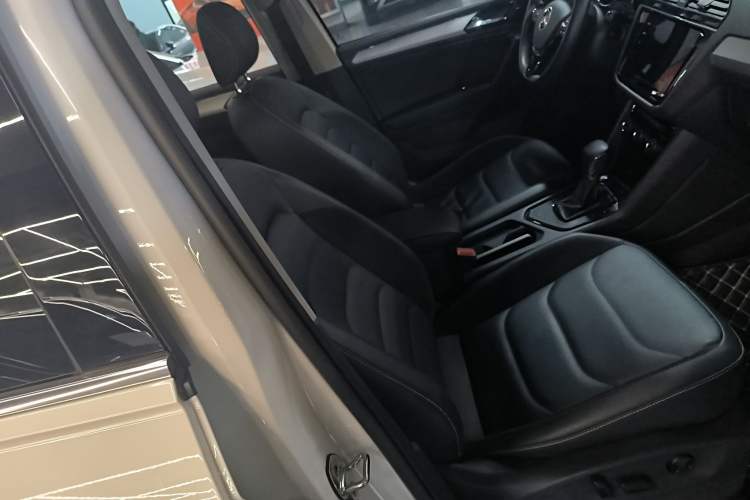 Used Volkswagen Tiguan L 2021 330TSI Automatic Two-Wheel Drive Smart Edition
