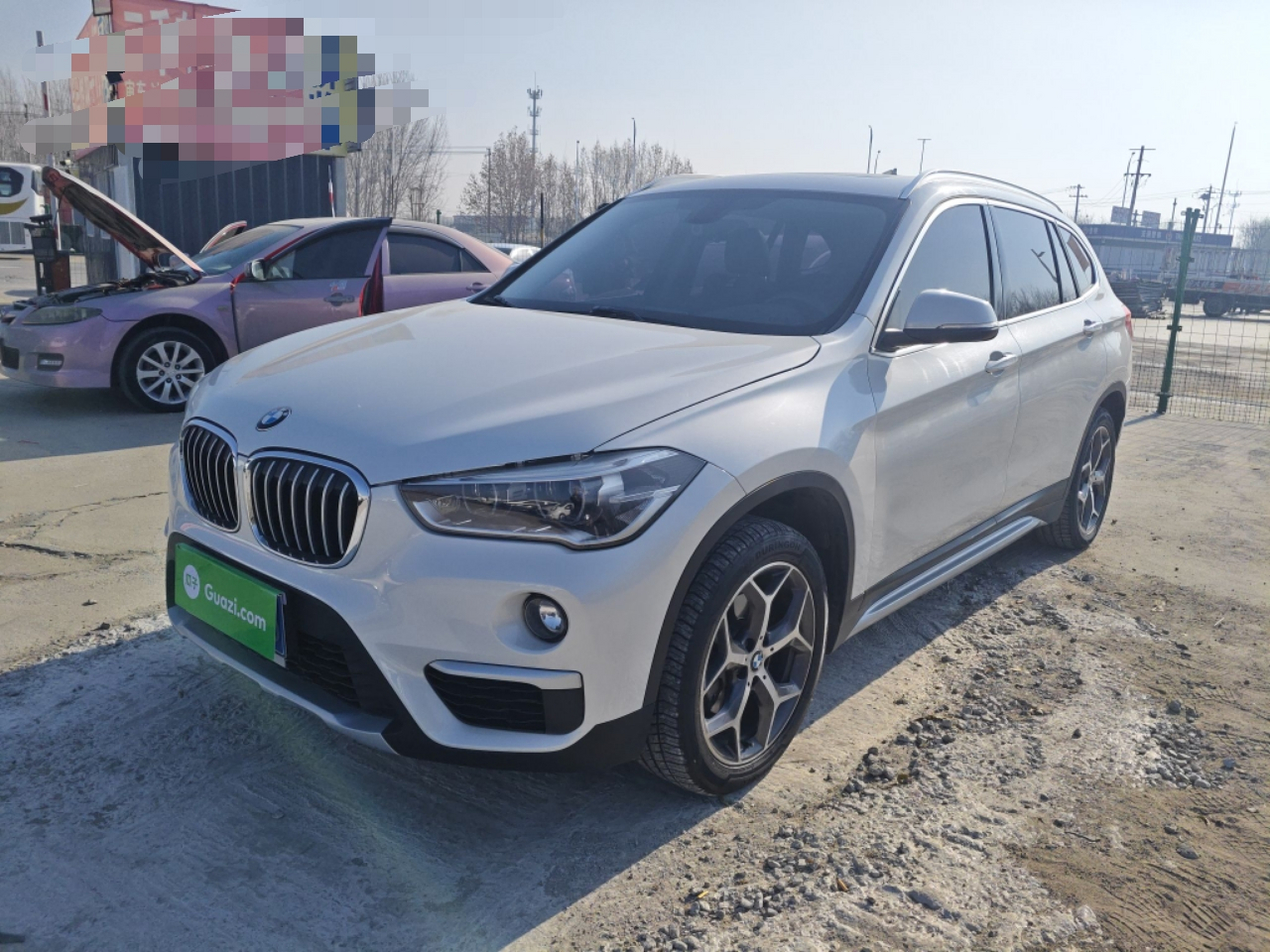 Под передней частью автомобиля