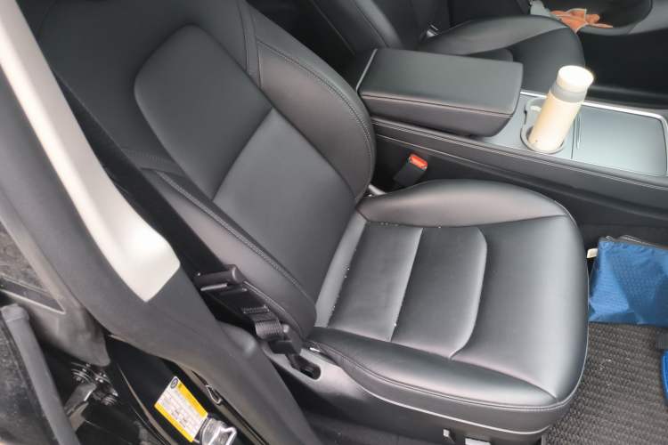 Used Tesla Model Y 2023 Long-Range All-Wheel-Drive Version
