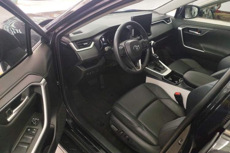 Used Toyota Wildlander 2022 2.0L CVT Two-Wheel Drive Luxury PLUS Edition
