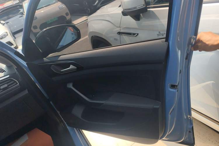 Used Volkswagen Tharu 2025 NewRui 300TSI Prestige Edition
