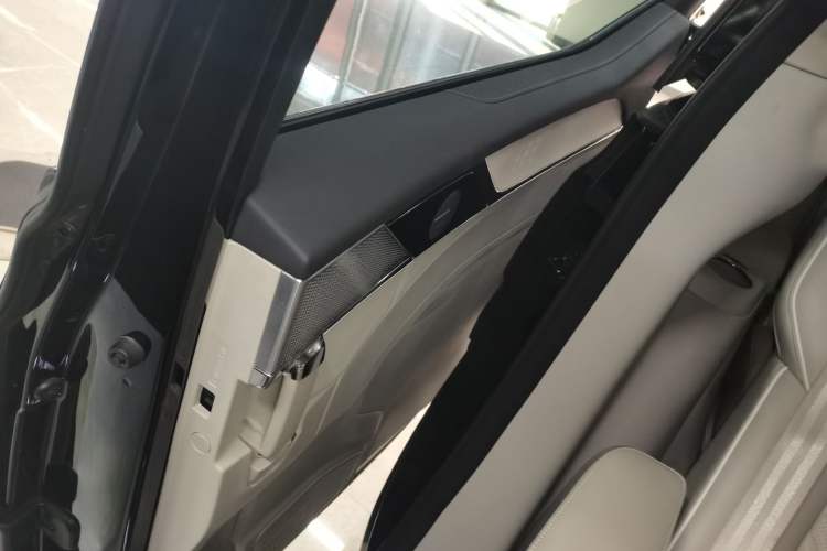 Used Volvo EM90 2025 Ultra Six-Seater
