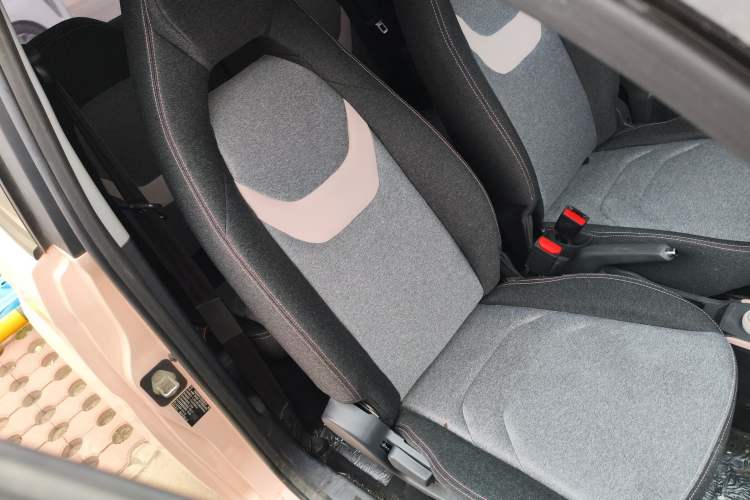 Used Chery QQ Ice Cream 2022 170km Sundae Phosphate Lithium-Ion
