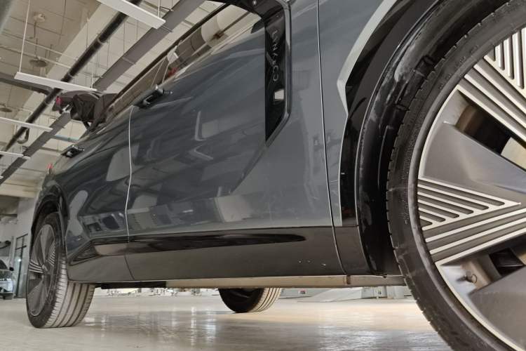 Used Lynk & Co 08 EM-P 2025 220 km All-Wheel-Drive Performance Halo
