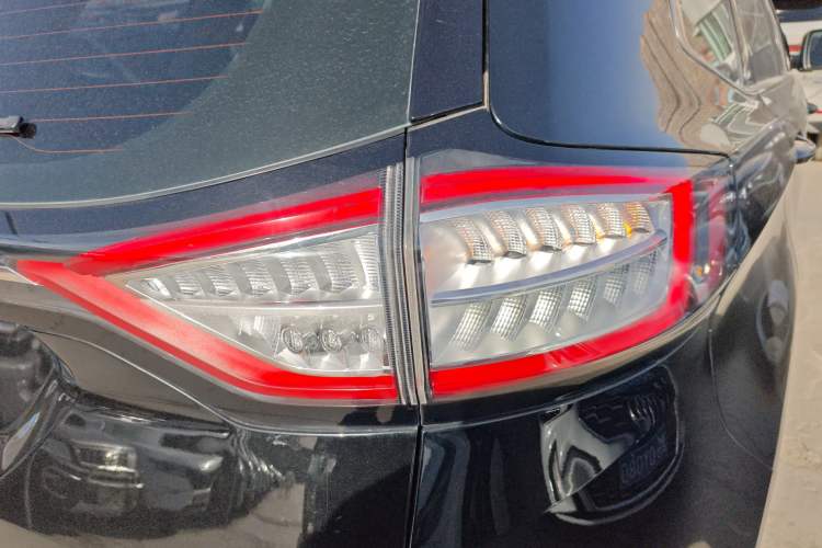 Used Ford Edge 2018 Facelifted EcoBoost 245 Two-Wheel-Drive Platinum Edition 5 Seats China V Emission Standard