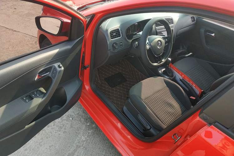 Used Volkswagen Polo 2016 1.6L Automatic Comfort Model