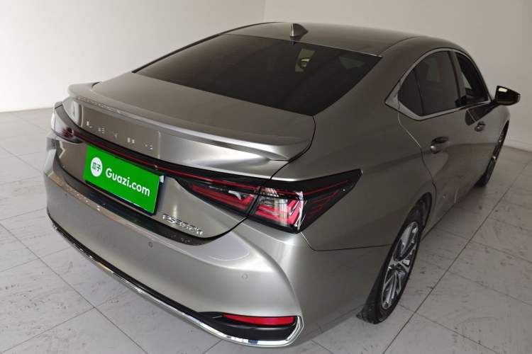 Used Lexus ES 2025 300h Deluxe Edition