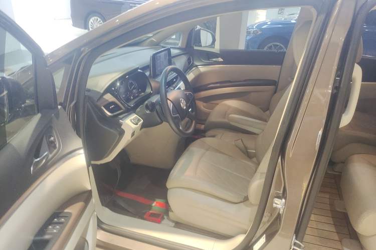 Used Buick GL8 2023 Land Executive Class Comfort Model
