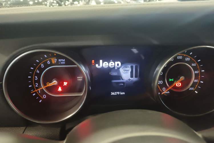 Used  Gladiator 2022 3.6L Pioneer Edition
