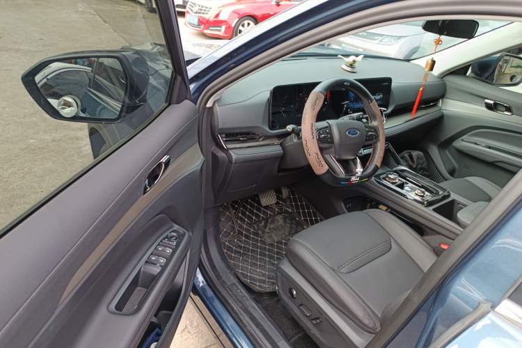 Used Ford Equator Sport 2022 EcoBoost 170 Platinum Edition
