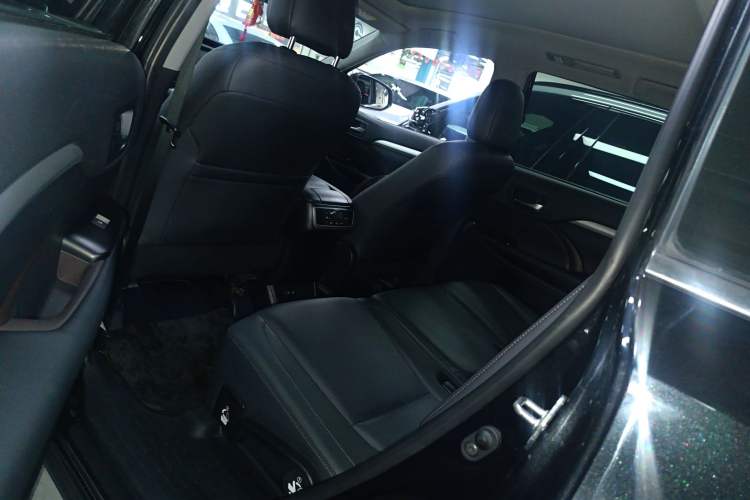 Used Toyota Highlander 2018 2.0T Four-Wheel Drive Prestige Version 7 Seats China VI Standard
