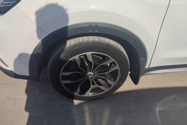 Used Roewe RX5 2016 20T Two-Wheel Drive Automatic Internet Smart Edition
