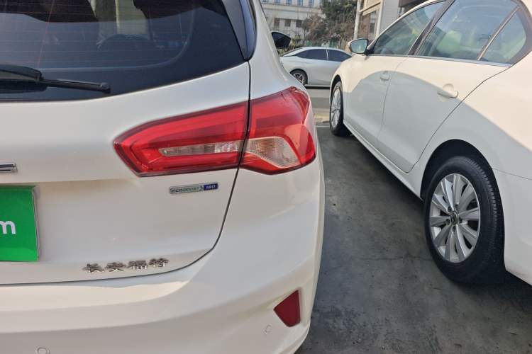 Used Ford Focus 2021 Hatchback EcoBoost 180 Automatic Titanium Edition
