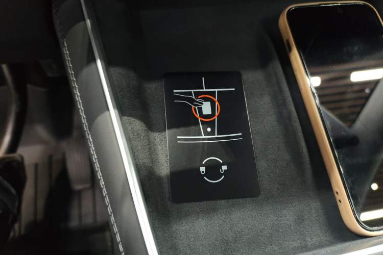 Used Tesla Model Y 2025 Rear-Wheel-Drive Version
