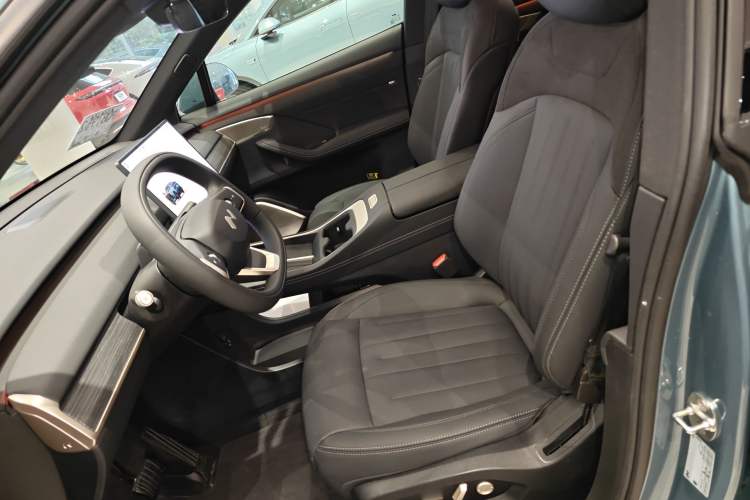 Used ONVO L60 2024 60 kWh Rear-Drive Version