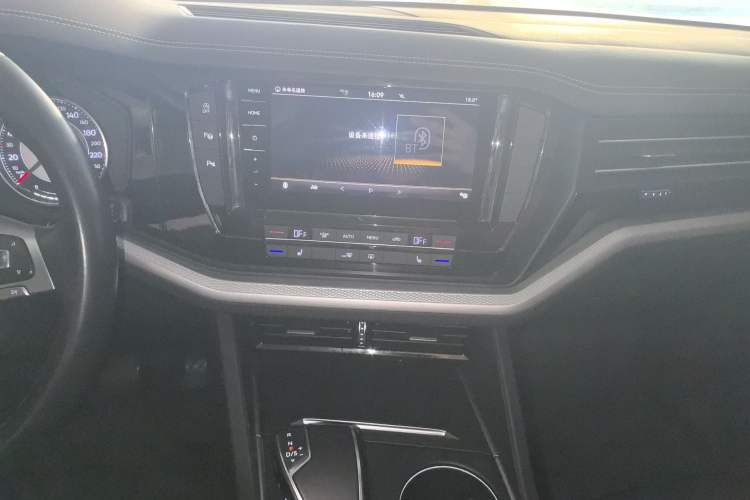 Used Volkswagen Touareg 2019 2.0 TSI Flagship Edition China VI