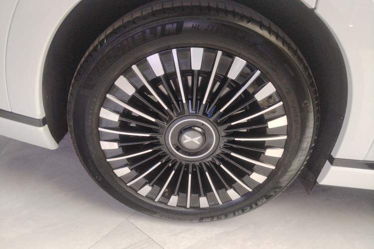 Used XPeng X9 2025 740 Ultra-Long Range Max