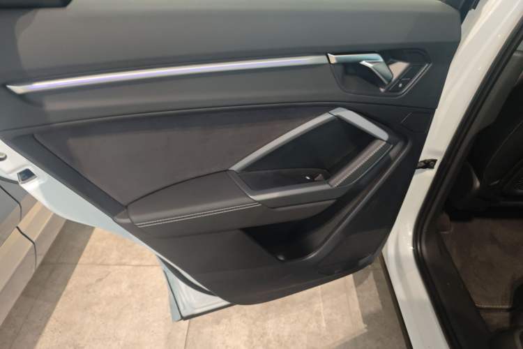 Used Audi Q3 2024 40 TFSI Fashion Dynamic Model
