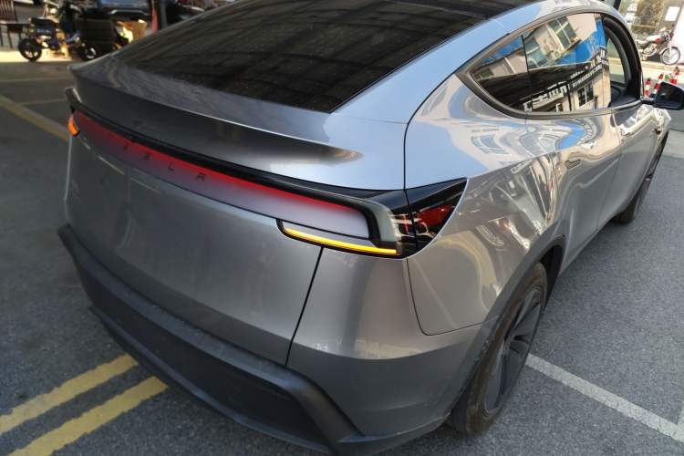 Used Tesla Model Y 2025 Rear-Wheel-Drive Version
