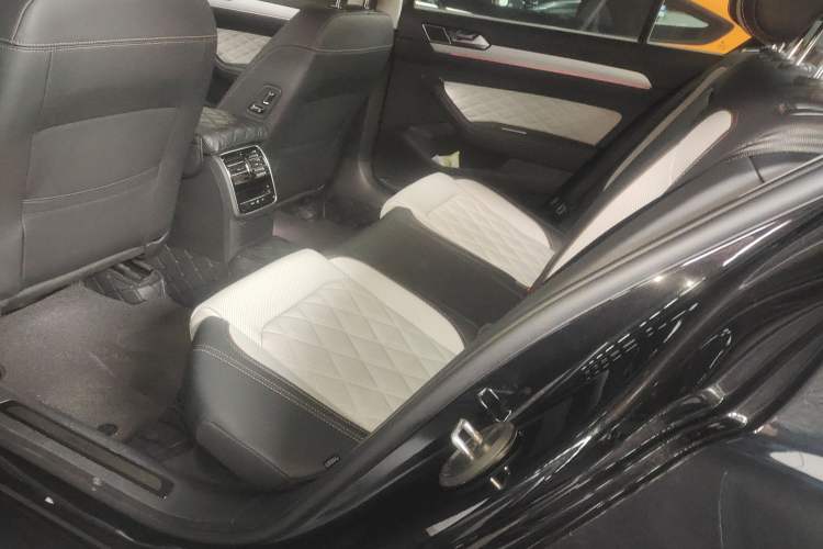 Used Volkswagen Magotan 2023 2 Million Units Commemorative Edition 330TSI DSG Luxury Version