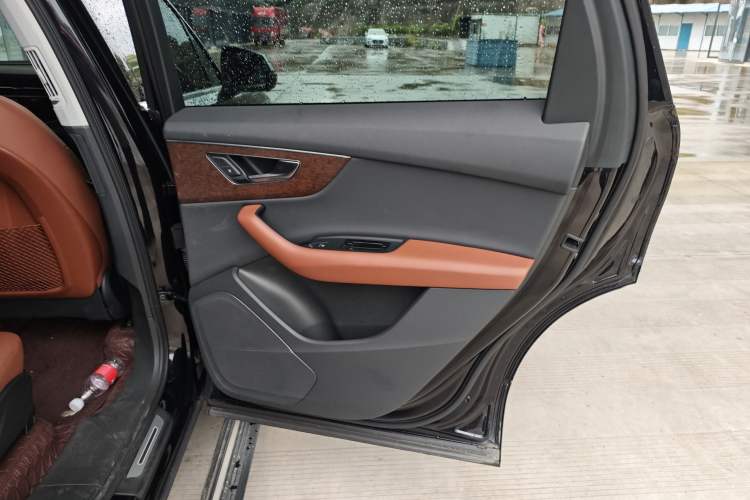 Used Audi Q7 2021 55 TFSI quattro S line Sport model
