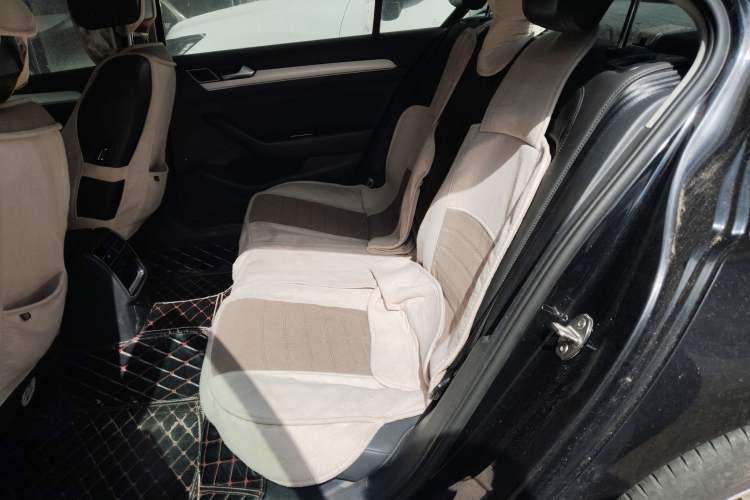 Used Volkswagen Magotan 2017 330TSI DSG Leading Model
