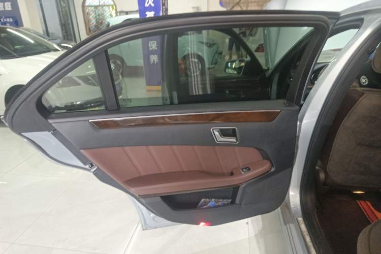 Used Mercedes-Benz E-Class 2014 E 260 L Luxury Model
