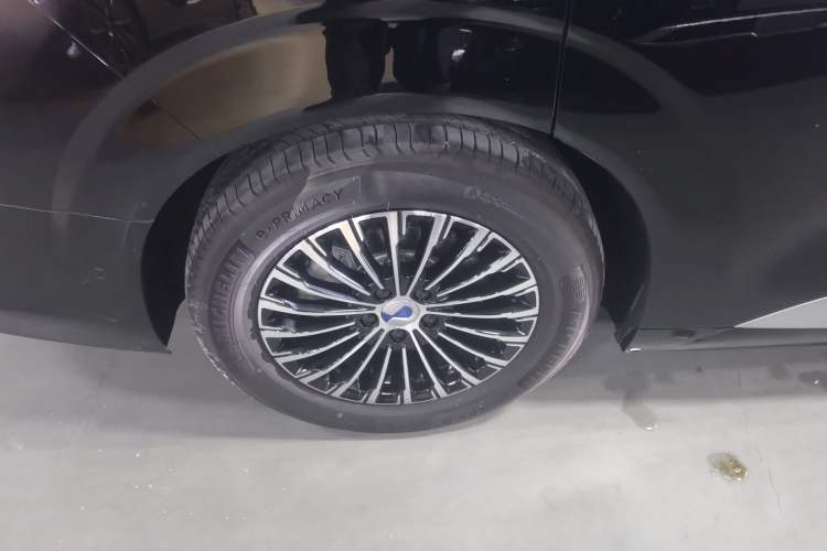 Used Denza D9 2024 DM-i 980 Four-Wheel Drive Flagship Model
