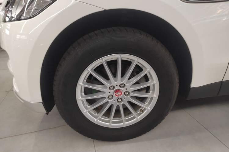 Used Jaguar F-PACE 2018 2.0T Two-Wheel Drive Urban Deluxe Edition
