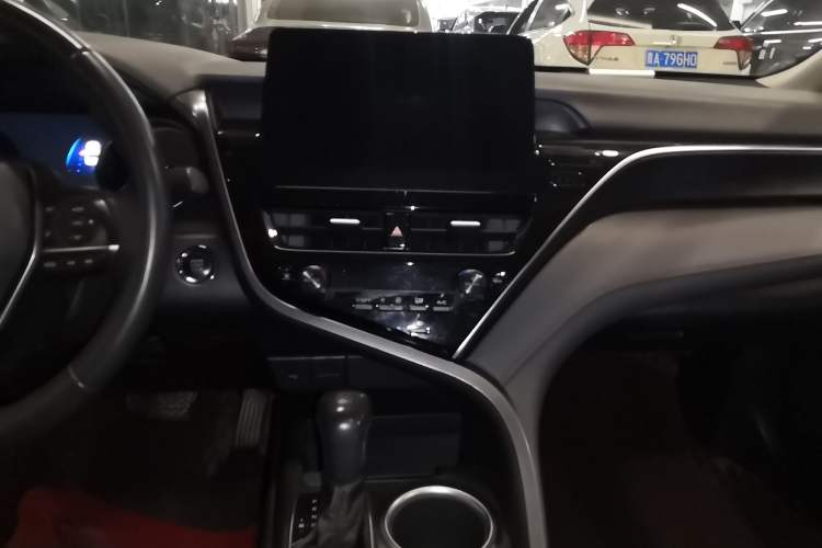 Used Toyota Camry 2021 2.0G Luxury Edition
