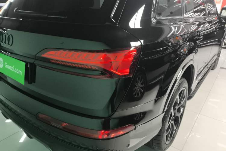 Used Audi Q7 2024 45 TFSI quattro S line Black Warrior Edition
