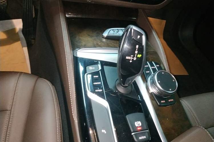 Used BMW 5 Series 2018 525Li Luxury Package
