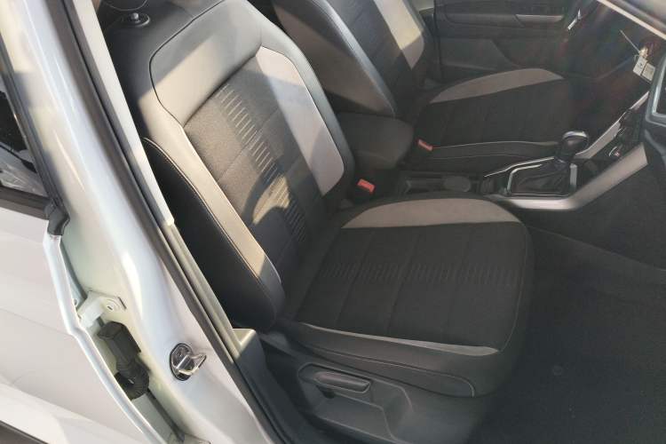 Used Volkswagen T-ROC 2019 230TSI DSG Two-Wheel-Drive Advanced Version China VI Standard
