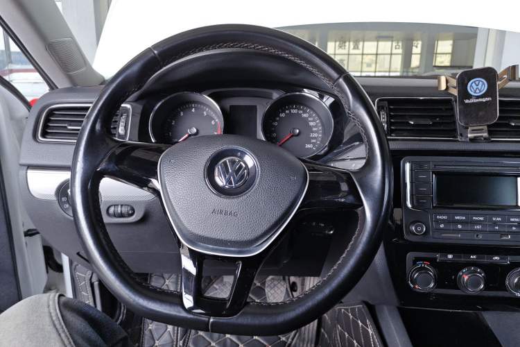 Used Volkswagen Sagitar 2015 1.6L Manual Comfort Model